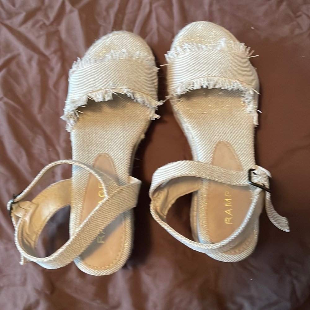 Sandals, tan size 8